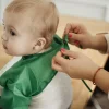 BOCIOLAND Śliniak Ceratowy z rękawkami - MIŚ