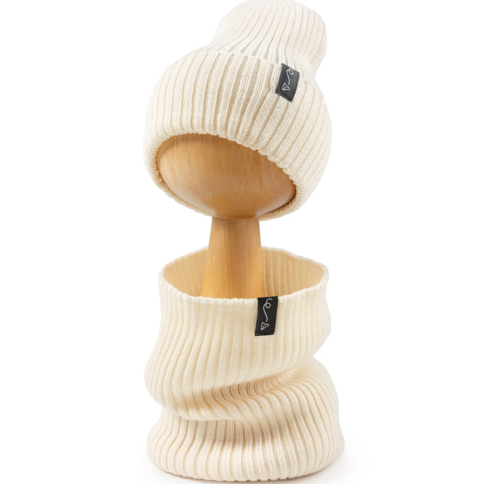 Czapeczka z wełny Merino - ECRU
