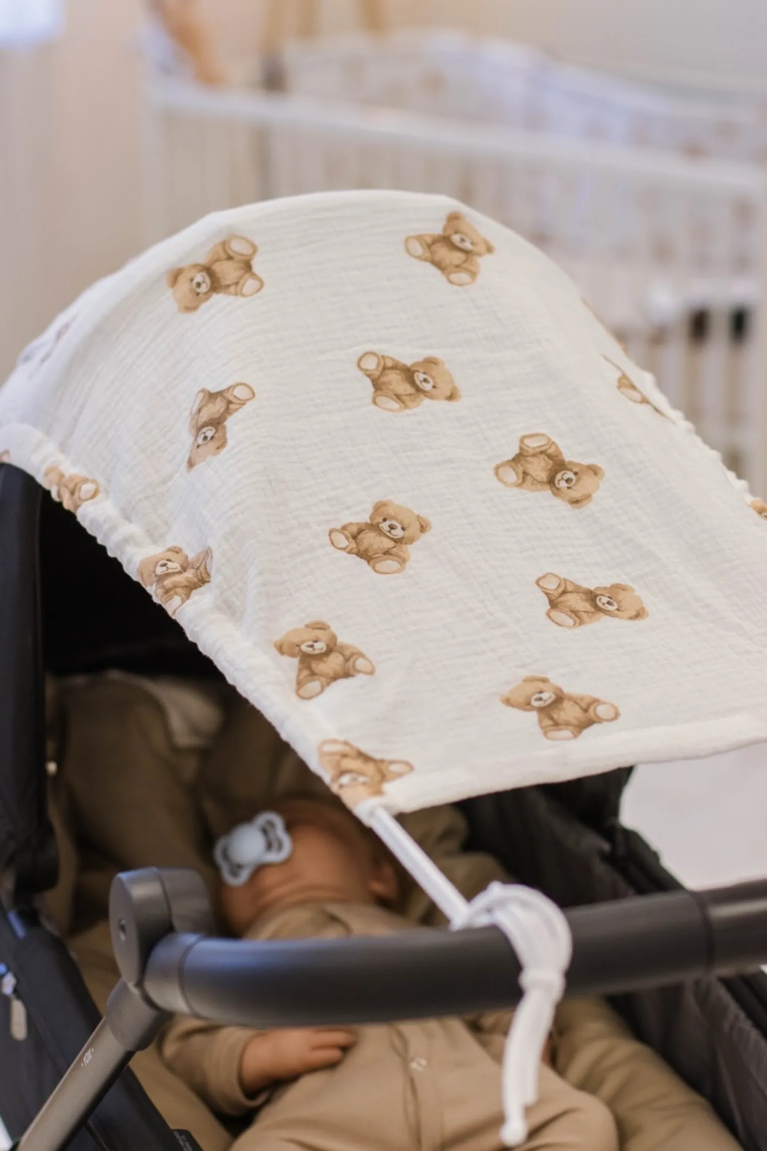 Daszek przeciwsłoneczny do wózka z muślinu- Mr. Teddy