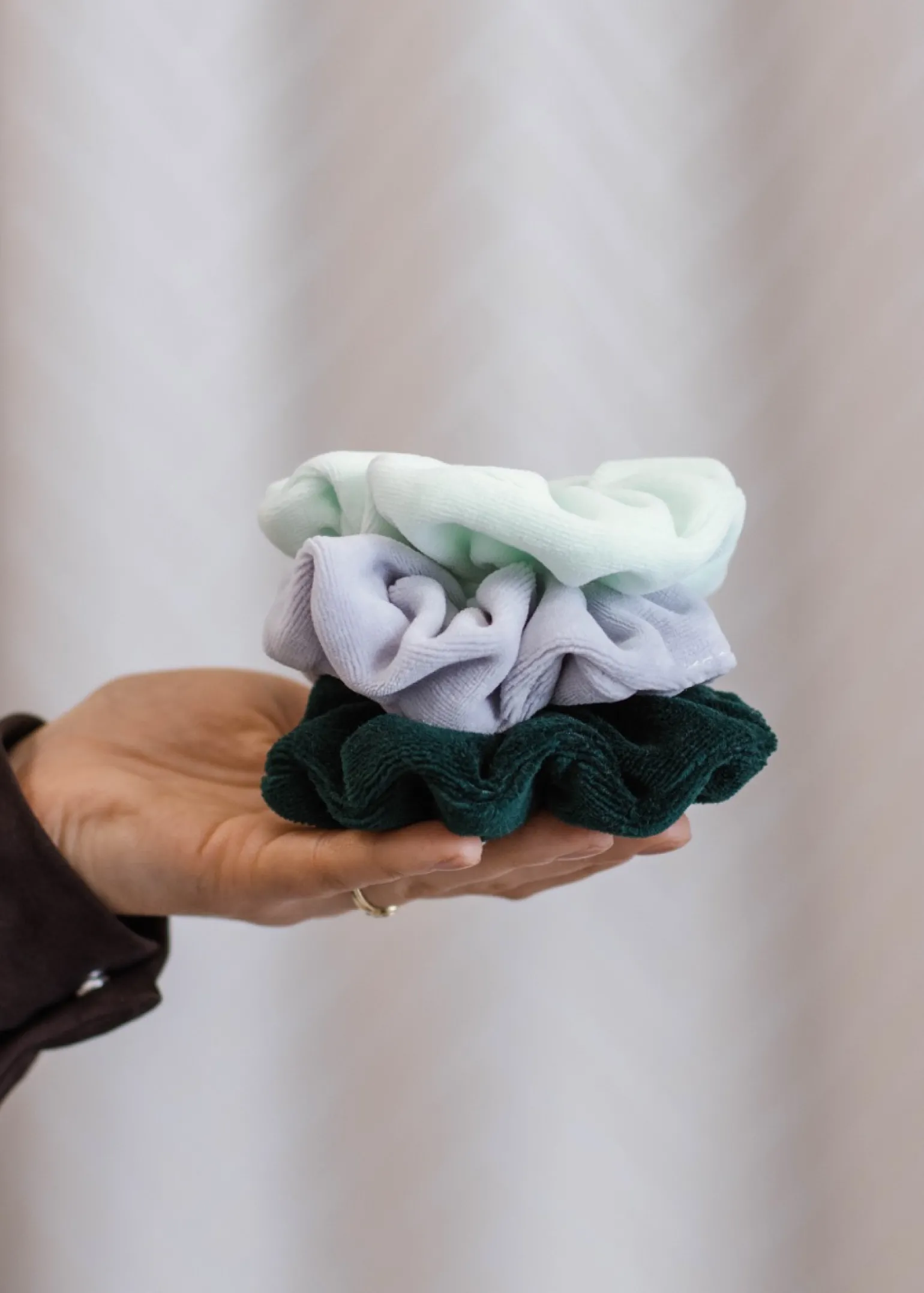 Gumka do włosów SCRUNCHIES welur miętowy