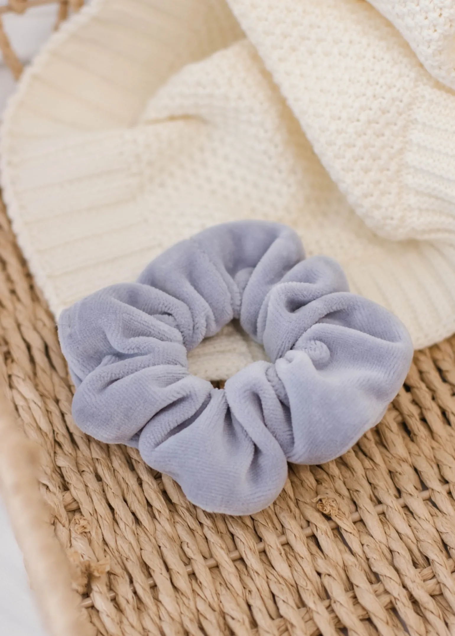 Gumka do włosów SCRUNCHIES welur jasnoszary