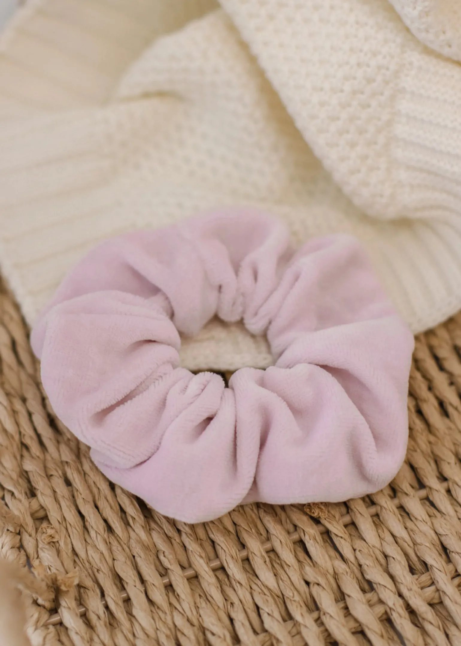 Gumka do włosów SCRUNCHIES welur jasny róż