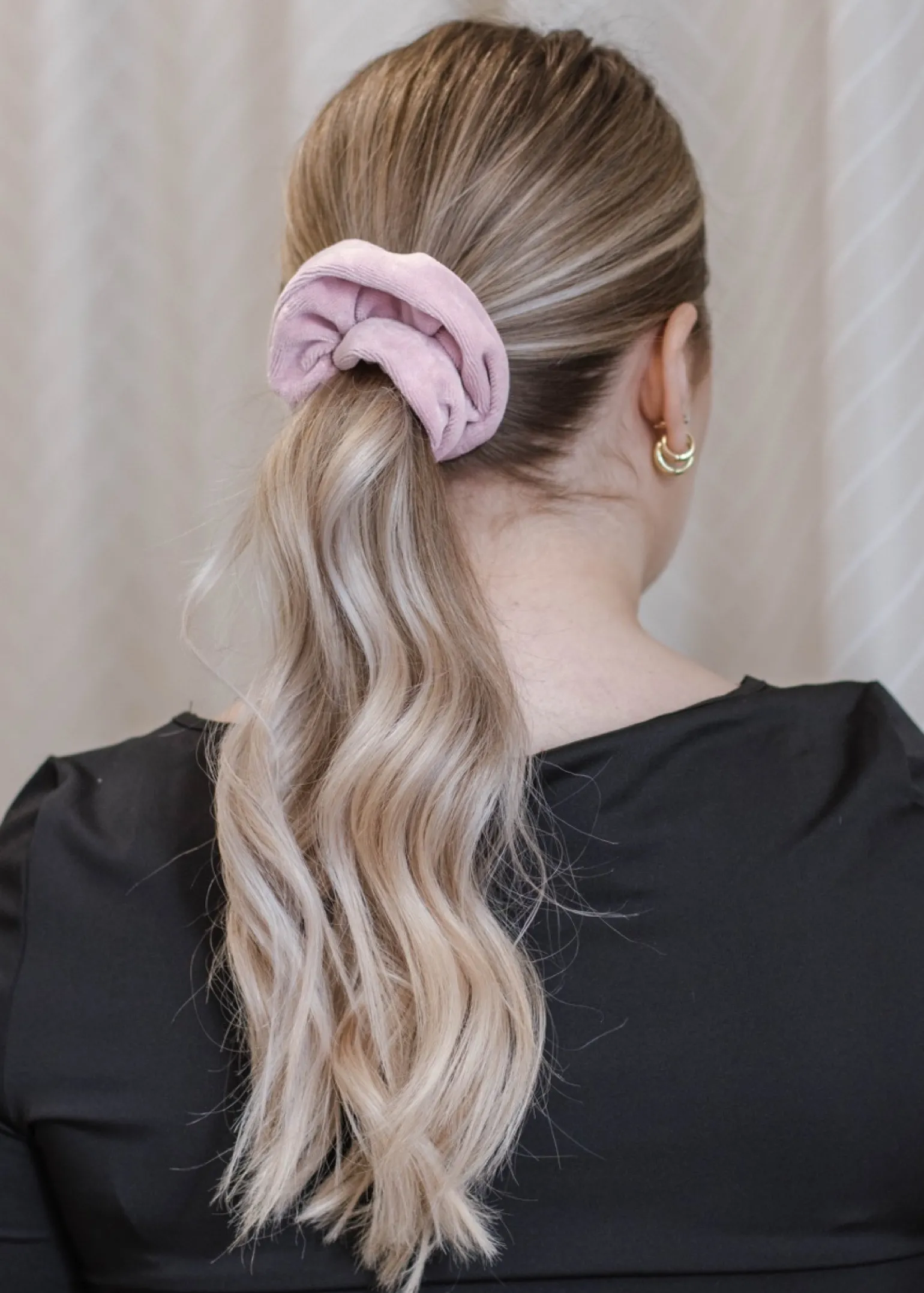Gumka do włosów SCRUNCHIES welur jasny róż