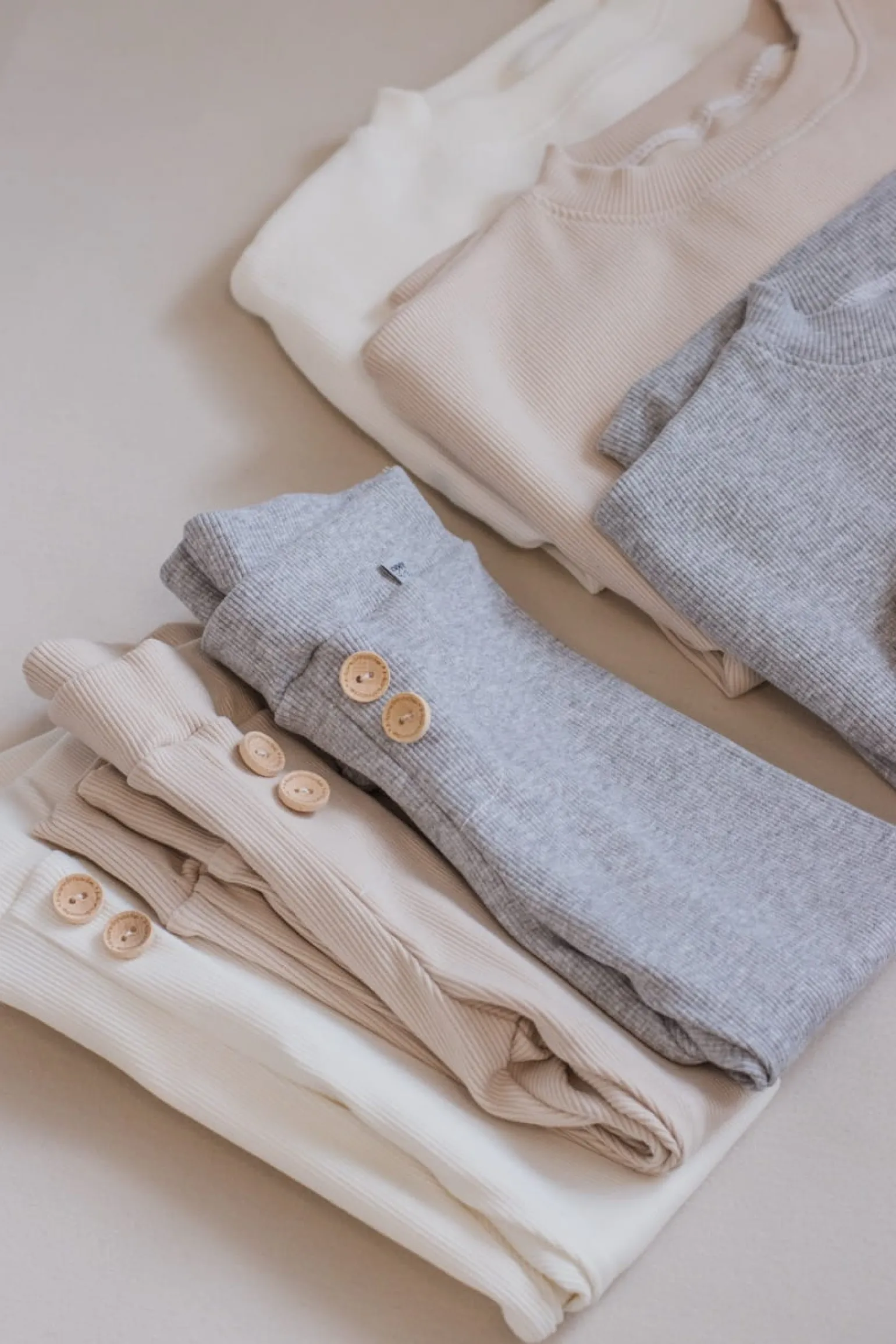 JUKKI Prążkowane legginsy dziecięce - Beige