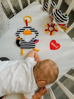 MOM'S CARE Kontrastowa grzechotka, spiralka do wózka, nosidełka – biało czarna