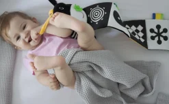 MOM'S CARE Kontrastowa książeczka do łóżeczka – Króweczka
