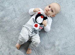 MOM'S CARE Kontrastowa przytulanka Szeleścik Misio Buu Czarny