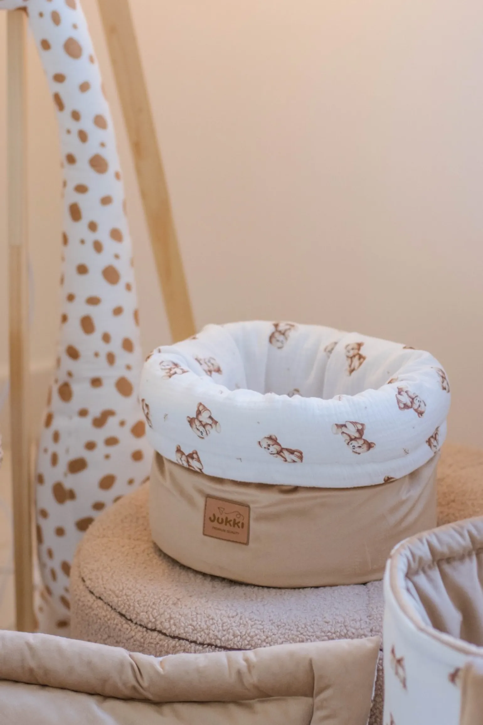 Muślinowy Pojemnik / koszyk na akcesoria dla niemowlaka - Baby Bear i Toffee Soft Velvet