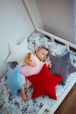 Poduszka gwiazdka Minky - czerwone Minky
